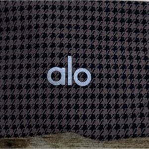 NWT ALO hot cocoa/black houndstooth stretch Athletic Yoga Headband. O/S